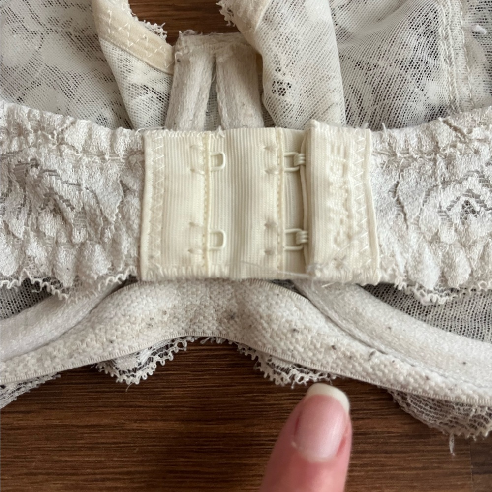 Change Lingerie « White Lace Sexy Bowtie Bra » — Size 80E / US-UK 36E / FR 95E - Picture 4 of 11